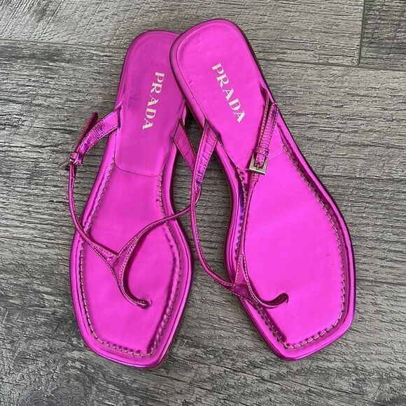 Prada ITALY vivid pink patent leather flat sandals Sz 38 - Picture 7 of 7